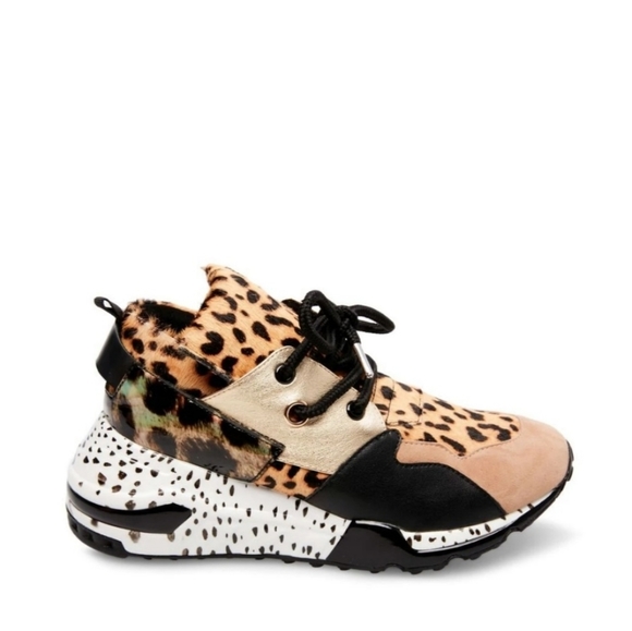 La Sheelah Shoes - La Sheelah Leopard Print Sneakers size 9
